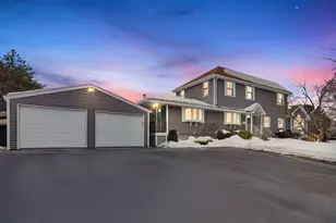 40 Glen Dr, Peabody, MA 01960 - Photo 1