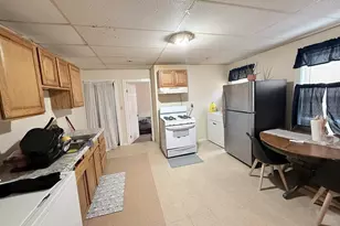 7 Cottage St, Worcester, MA 01609 - Photo 9