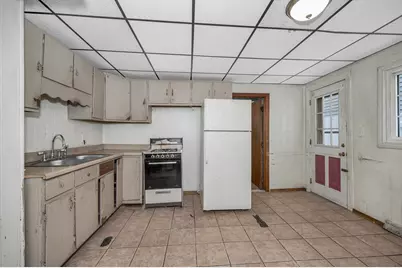 85 Kinsman Street, Lowell, MA 01852 - Photo 5