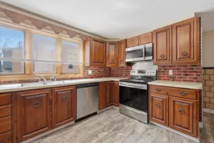 586 Franklin St, Worcester, MA 01604 - Photo 5