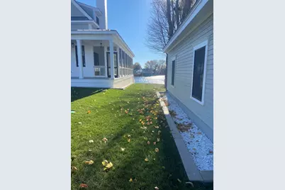 72 Ocean View Ave, Swansea, MA 02777 - Photo 7