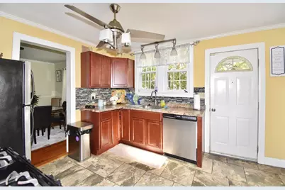 77 Dorset St, Springfield, MA 01108 - Photo 7