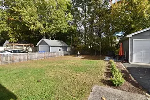 77 Dorset St, Springfield, MA 01108 - Photo 27
