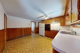 29 Lincoln St, Agawam, MA 01030 - Photo 5