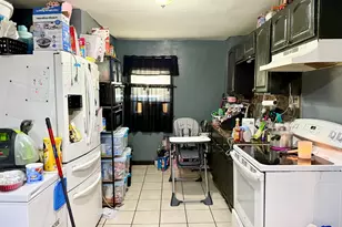 21 Mott St, Worcester, MA 01604 - Photo 13