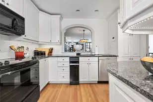 126 Commonwealth Ave, Boston, MA 02116 - Photo 11