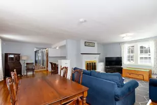 1391 Pond St, Franklin, MA 02038 - Photo 9