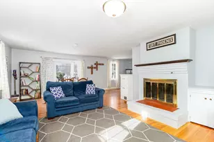 1391 Pond St, Franklin, MA 02038 - Photo 3