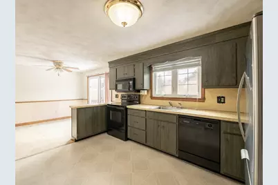 19 Greenview Dr, Plymouth, MA 02360 - Photo 3