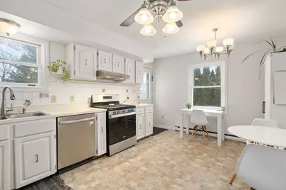 32 Goddard Memorial Dr, Worcester, MA 01603 - Photo 9