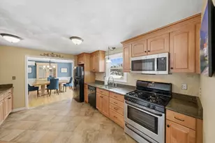 2 Landmark Dr, Methuen, MA 01844 - Photo 5