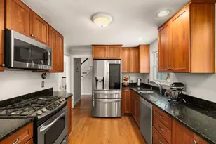 569 Chestnut St, Needham, MA 02492 - Photo 9