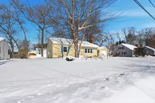 46 Hadley St, Springfield, MA 01118 - Photo 3