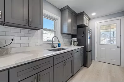 57-59 Larchwood Rd #1, Methuen, MA 01844 - Photo 7