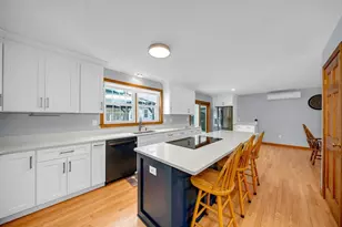 11 Longwood Dr, Lunenburg, MA 01462 - Photo 3