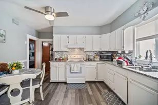 8 Hillview Ave, Boston, MA 02131 - Photo 19