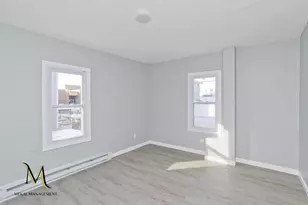 131 Center St, Holyoke, MA 01040 - Photo 3