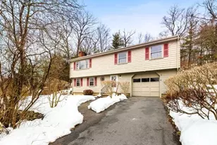 11 Ludlow Ave, Wakefield, MA 01880 - Photo 3