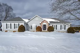 61 Plantation Cir, Westfield, MA 01085 - Photo 1