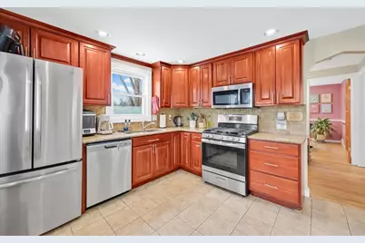 23 Fairway Dr, Springfield, MA 01108 - Photo 5