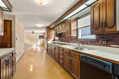 16 Amherst St, Grafton, MA 01536 - Photo 5