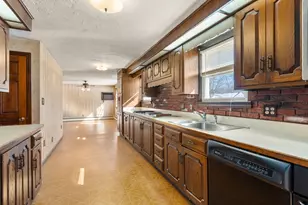 16 Amherst St, Grafton, MA 01536 - Photo 5