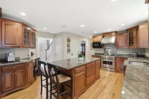 51 Farmside Dr, Pembroke, MA 02359 - Photo 5