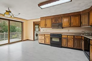 8 Hunter Cir, Shrewsbury, MA 01545 - Photo 9