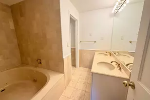 1001 Marina Dr, Quincy, MA 02171 - Photo 9