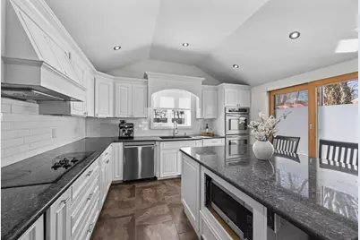 5 Endicott St, Weymouth, MA 02189 - Photo 11