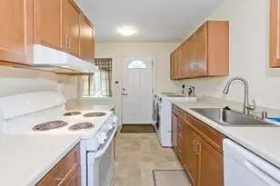 38 Applewood Dr, Chicopee, MA 01022 - Photo 5