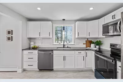 19 Valerie Dr, Plainville, MA 02762 - Photo 5