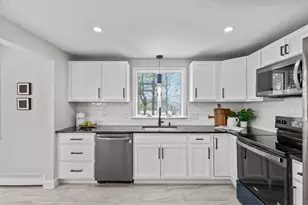 19 Valerie Dr, Plainville, MA 02762 - Photo 5