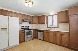 20 Bolton St, Worcester, MA 01604 - Photo 9