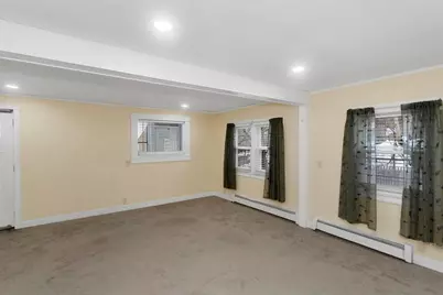 8 Putnam St, Springfield, MA 01109 - Photo 9
