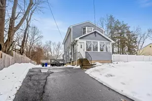 8 Putnam St, Springfield, MA 01109 - Photo 3