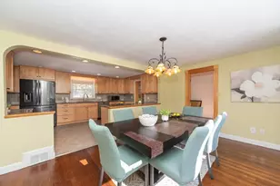 41 Auburn St, Waltham, MA 02453 - Photo 5