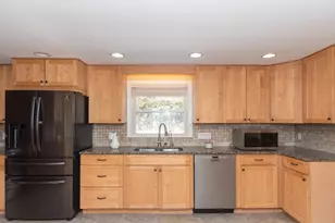 41 Auburn St, Waltham, MA 02453 - Photo 9