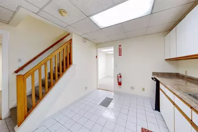 17 Lark Ave, Saugus, MA 01906 - Photo 9