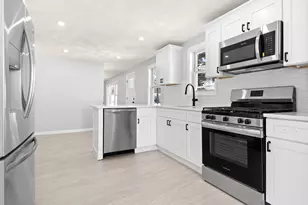 15 Robin Ln, Lowell, MA 01854 - Photo 13