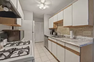 204 Regency Park Dr, Agawam, MA 01001 - Photo 9