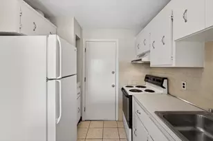 5 Washington St, Reading, MA 01867 - Photo 7