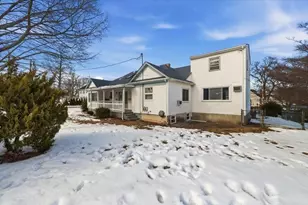 1022 Riverside Ave, Somerset, MA 02726 - Photo 3