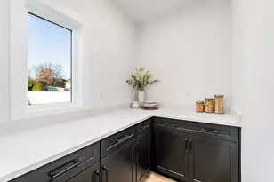 6 Callahan Dr, Woburn, MA 01801 - Photo 7