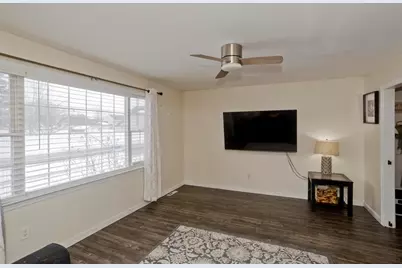 44 Naismith St, Springfield, MA 01104 - Photo 5