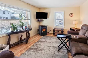 242 Pleasant St, Leominster, MA 01453 - Photo 21