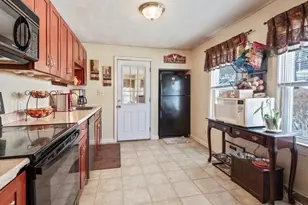242 Pleasant St, Leominster, MA 01453 - Photo 11