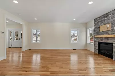 20 Mt Pleasant St, Dracut, MA 01826 - Photo 13