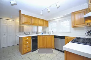 5 Country Dr, Bridgewater, MA 02324 - Photo 9