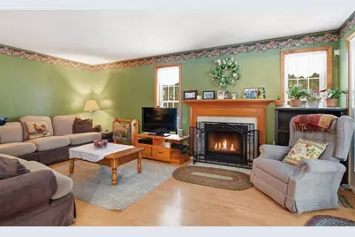 19 Logan Pl, Agawam, MA 01030 - Photo 3